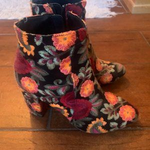 MIA Vail Embroidered Ankle Books